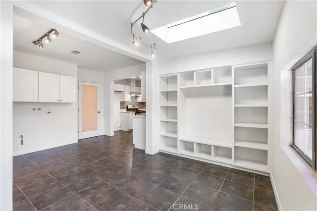 $6,500 | 17329 Burbank Boulevard, Encino, CA 91316