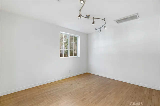 $6,500 | 17329 Burbank Boulevard, Encino, CA 91316