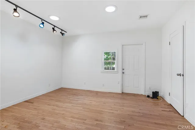 $6,500 | 17329 Burbank Boulevard, Encino, CA 91316