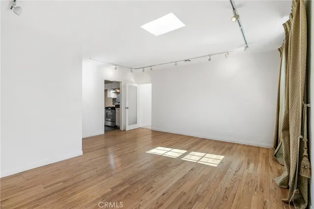 $6,500 | 17329 Burbank Boulevard, Encino, CA 91316