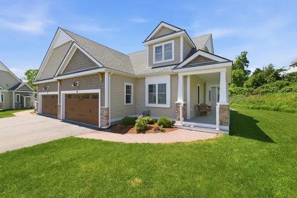 $685,000 | 23 Foxhill Lane, Unit 23, Dracut, MA 01826