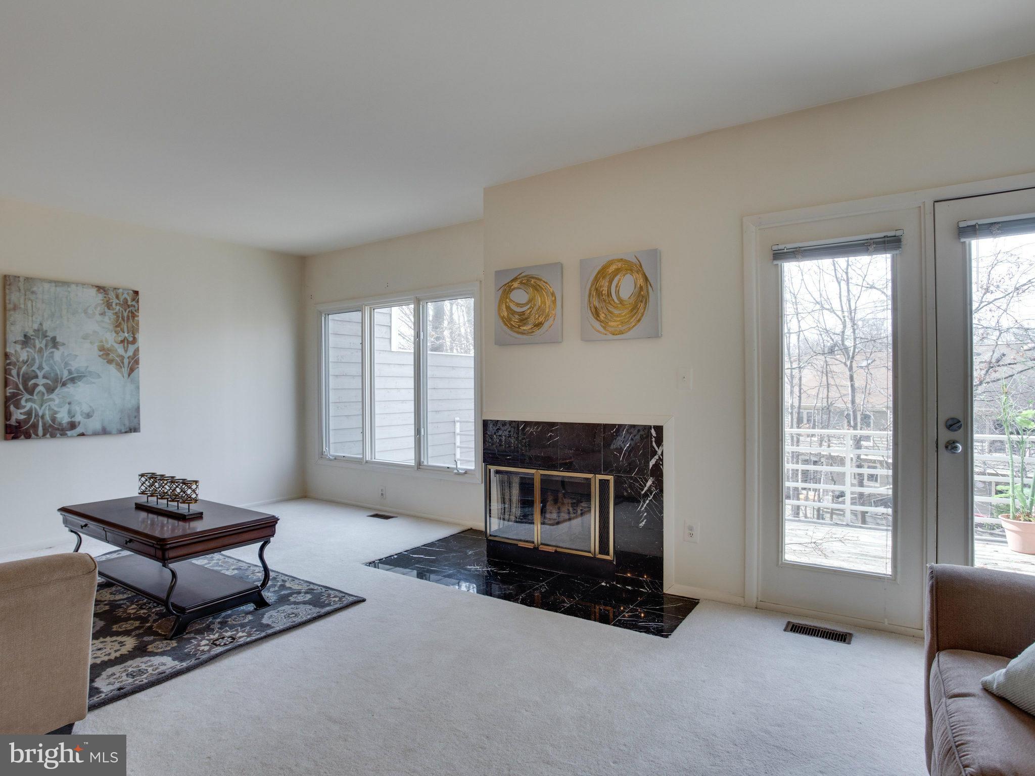 11102 Lakespray Way Reston, VA 20191 - Photo 13 of 28 Living Room