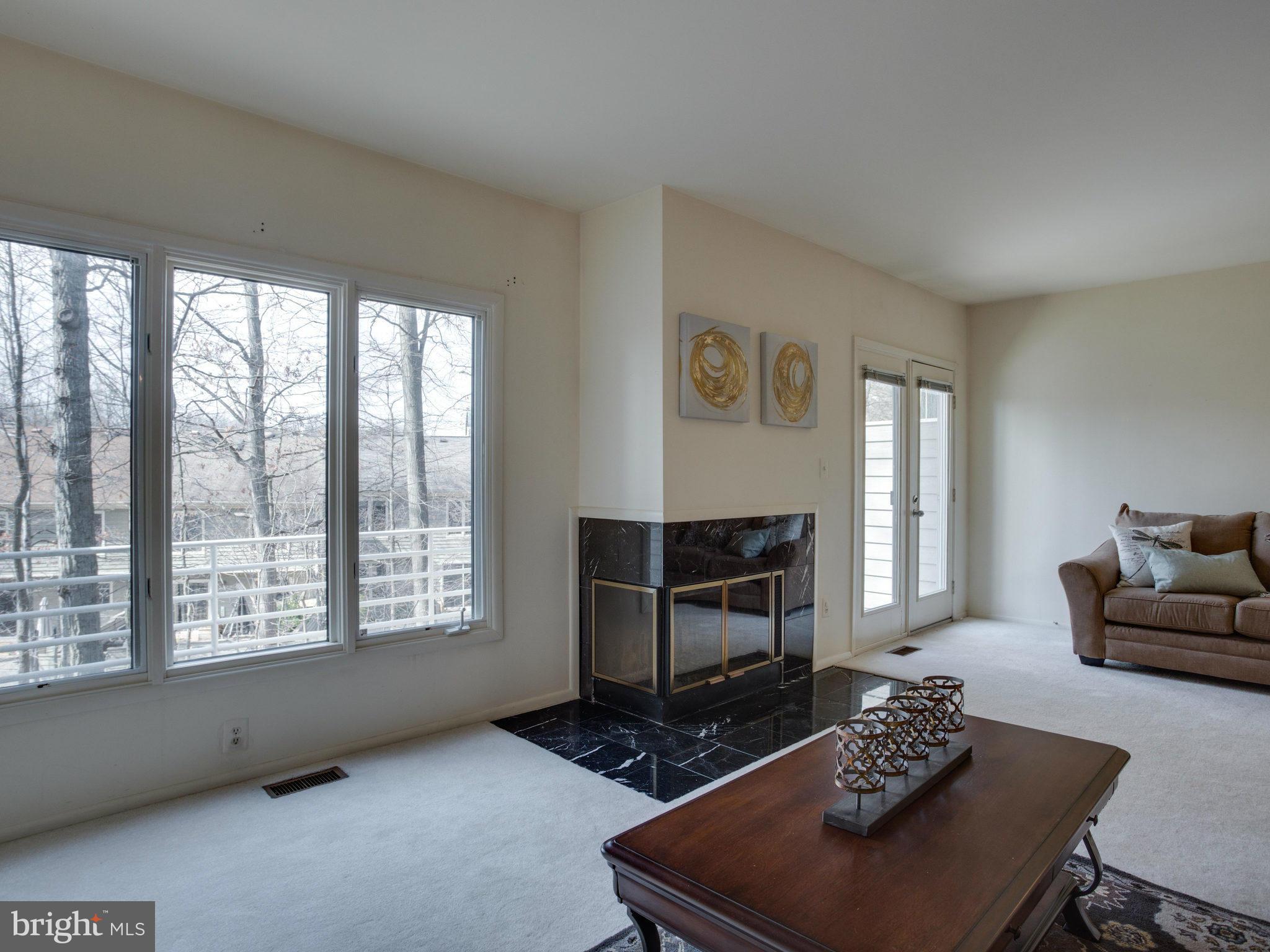 11102 Lakespray Way Reston, VA 20191 - Photo 14 of 28 Living Room