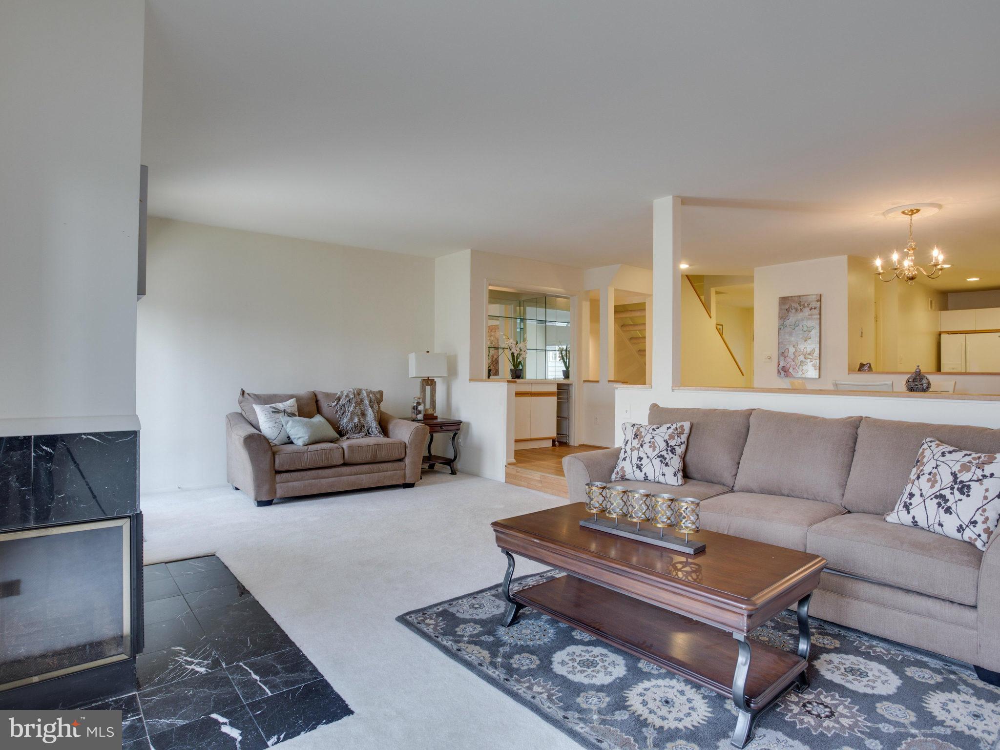 11102 Lakespray Way Reston, VA 20191 - Photo 15 of 28 Living Room