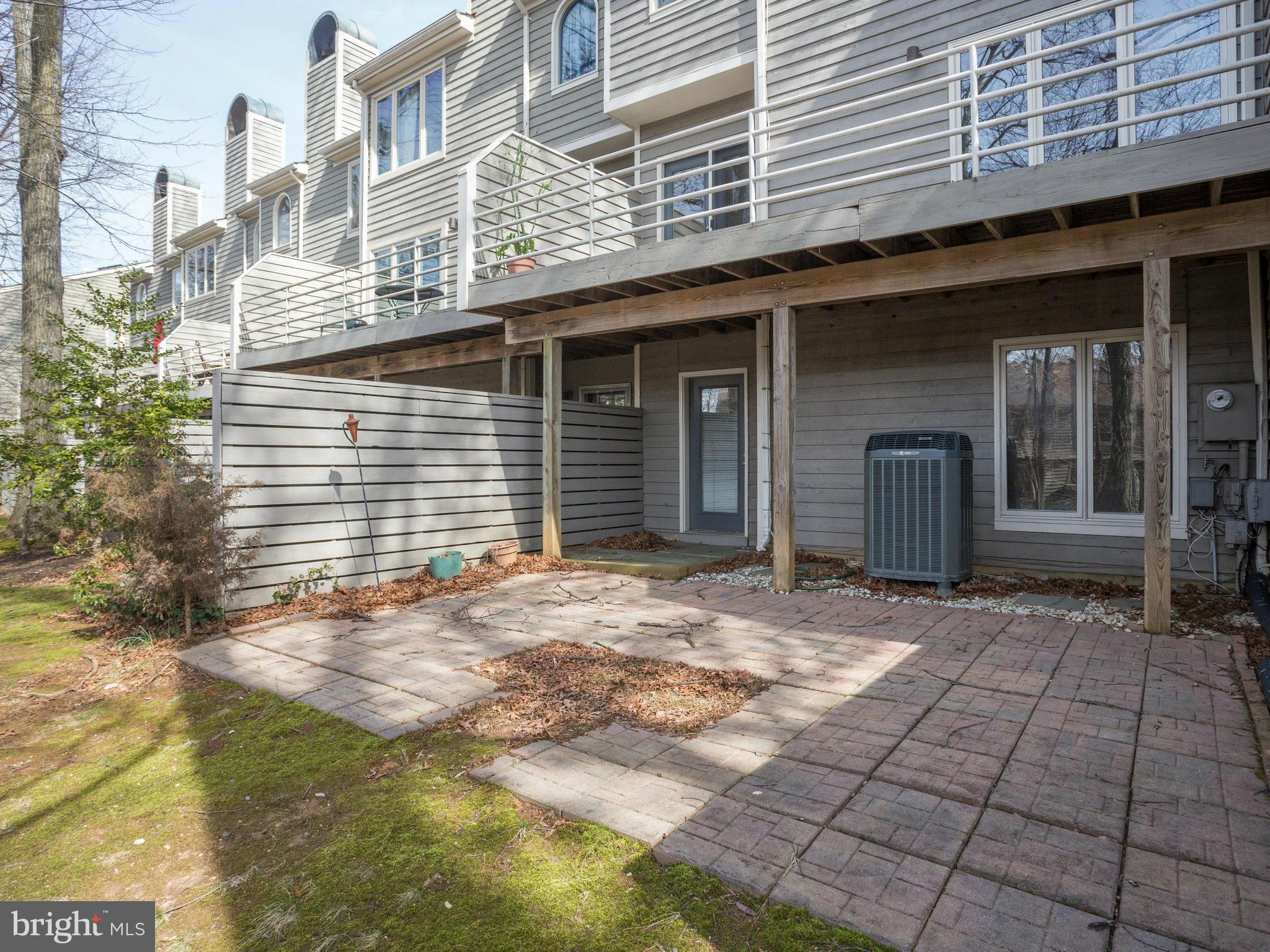 11102 Lakespray Way Reston, VA 20191 - Photo 5 of 28 Exterior (Rear)