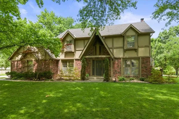 $460,000 | 3613 Northwest Blue Jacket Drive, Lee's Summit, MO 64064