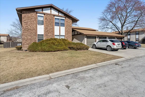 $110,000 | 4128 192nd Court, Unit 4128, Country Club Hills, IL 60478