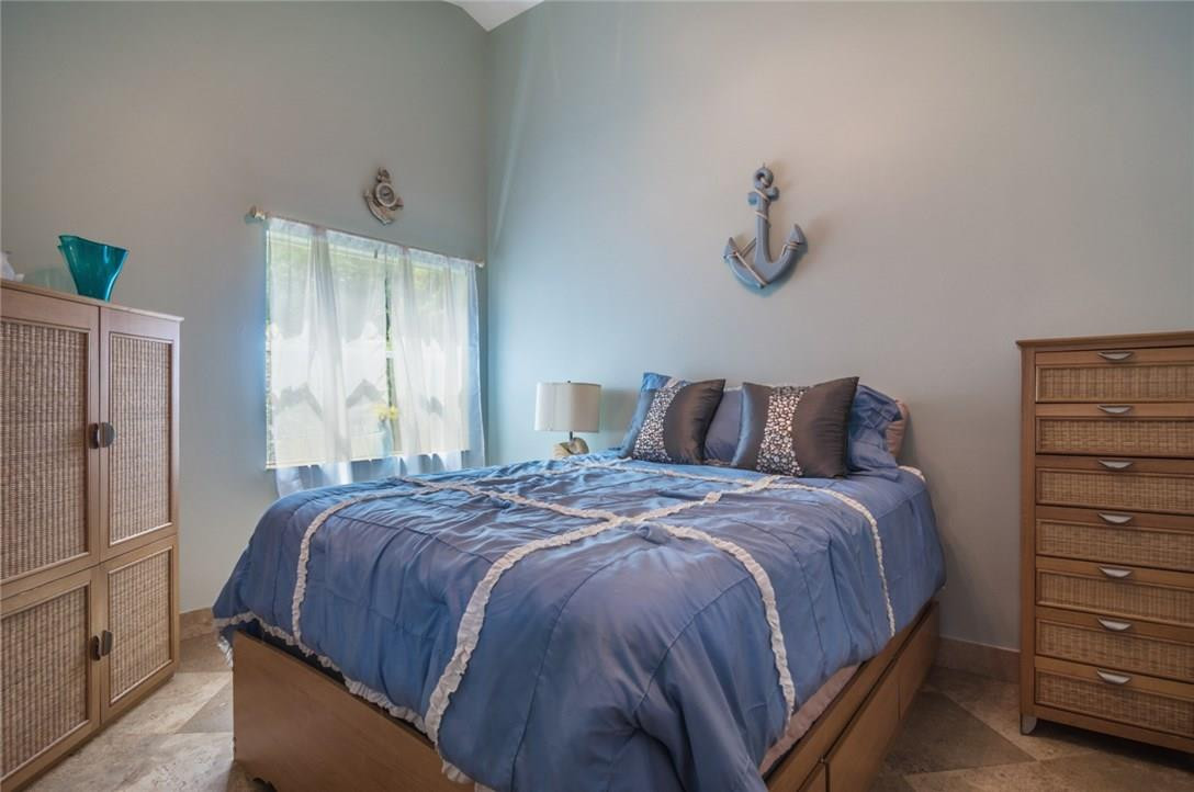 10176 Allegro Drive Boca Raton, FL 33428 - Photo 19 of 32 Guest room with queen size bed