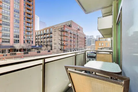 $325,000 | 650 West Wayman Street, Unit 401C, Chicago, IL 60661