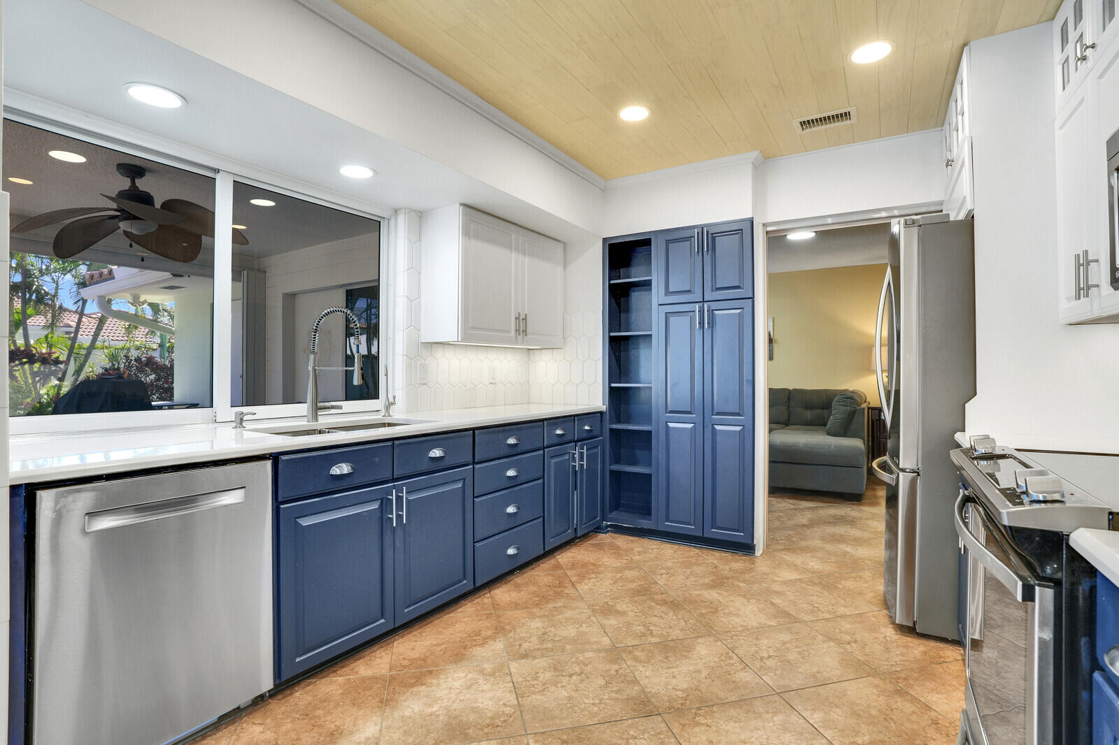 1161 Dolphin Road Singer Island, FL 33404 - Photo 12 of 51 12_Image_12_mls