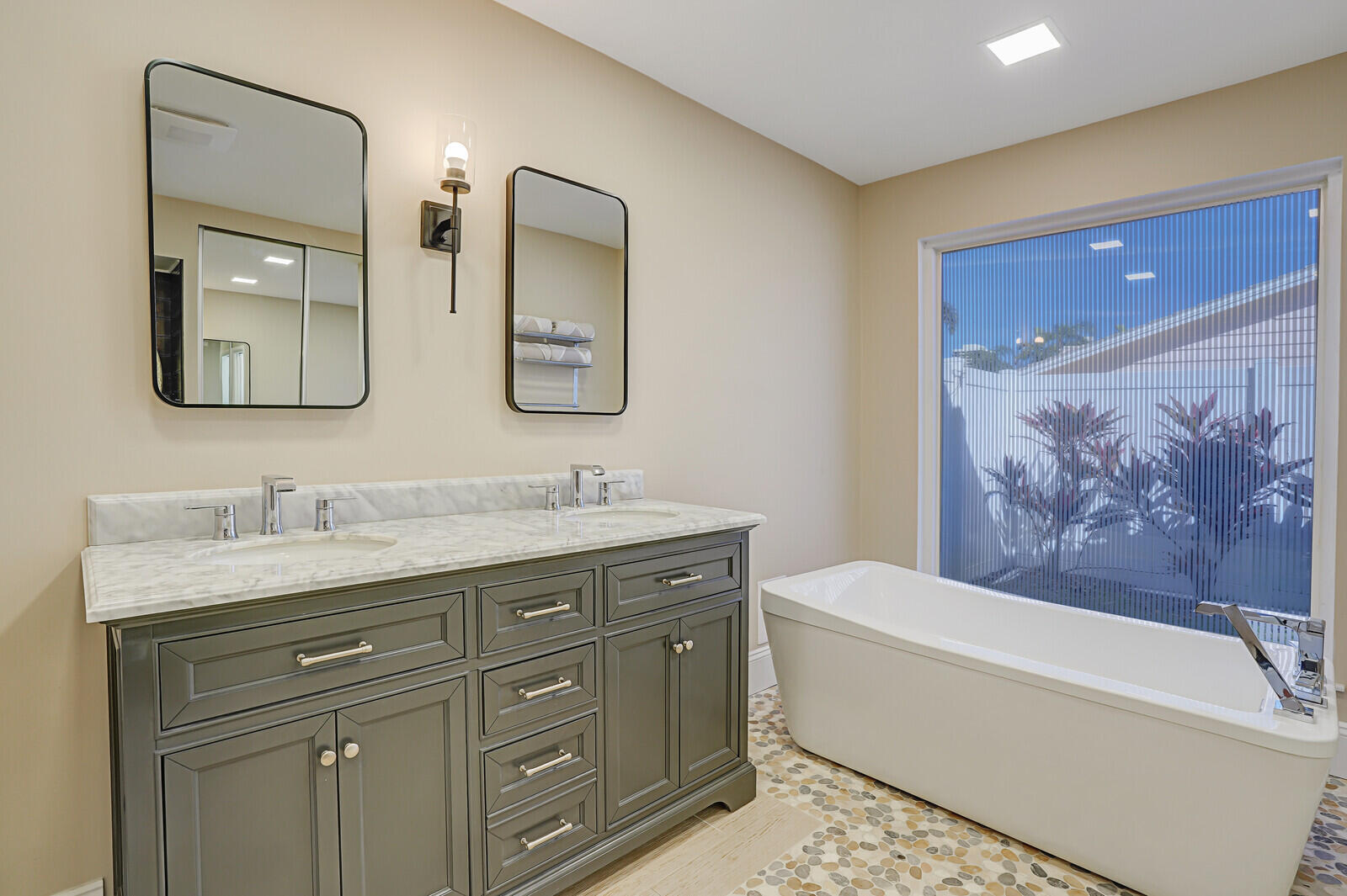 1161 Dolphin Road Singer Island, FL 33404 - Photo 23 of 51 24_Image_24_mls