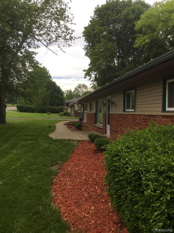 63 East Maryknoll Road Rochester Hills, MI 48309 - Photo 3 of 34