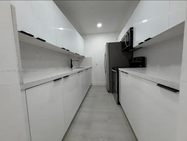 $1,700 | 300 West 74th Place, Unit 217, Hialeah, FL 33014