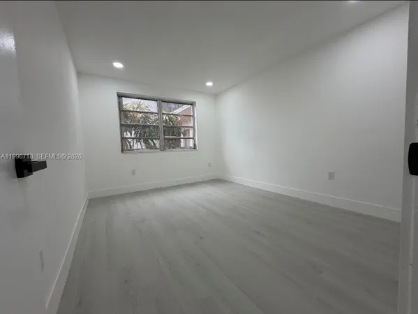 $1,700 | 300 West 74th Place, Unit 217, Hialeah, FL 33014