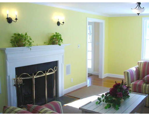 27 Ivy Road Wellesley, MA 02482 - Photo 3 of 5