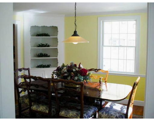 27 Ivy Road Wellesley, MA 02482 - Photo 4 of 5