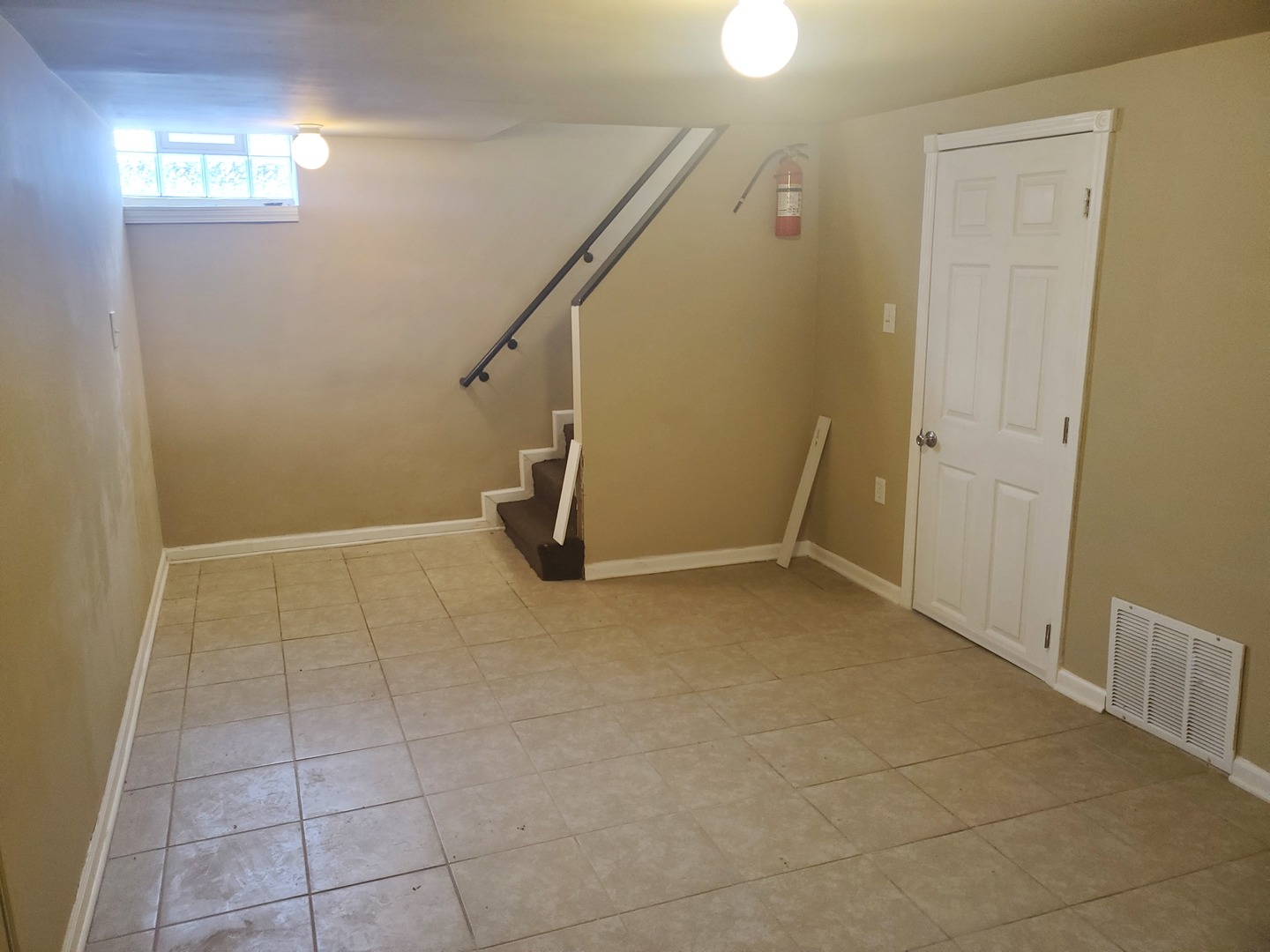 2422 12th Avenue Broadview, IL 60155 - Photo 21 of 34 a view of an empty room with windows