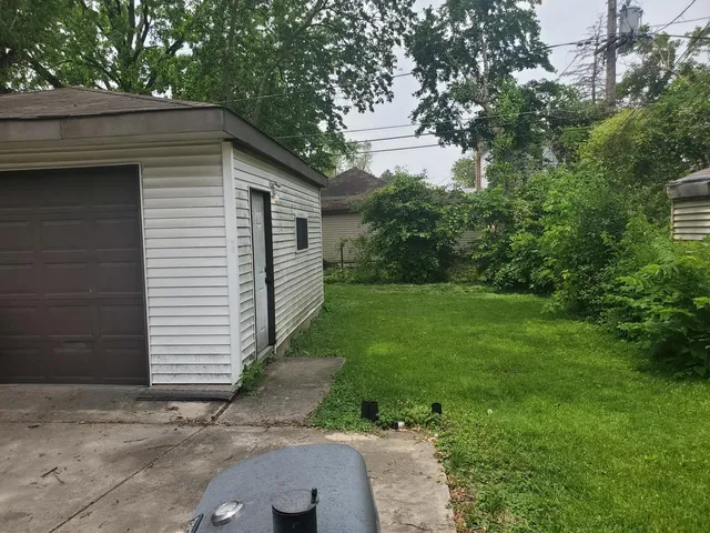 $297,500 | 2422 12th Avenue, Broadview, IL 60155