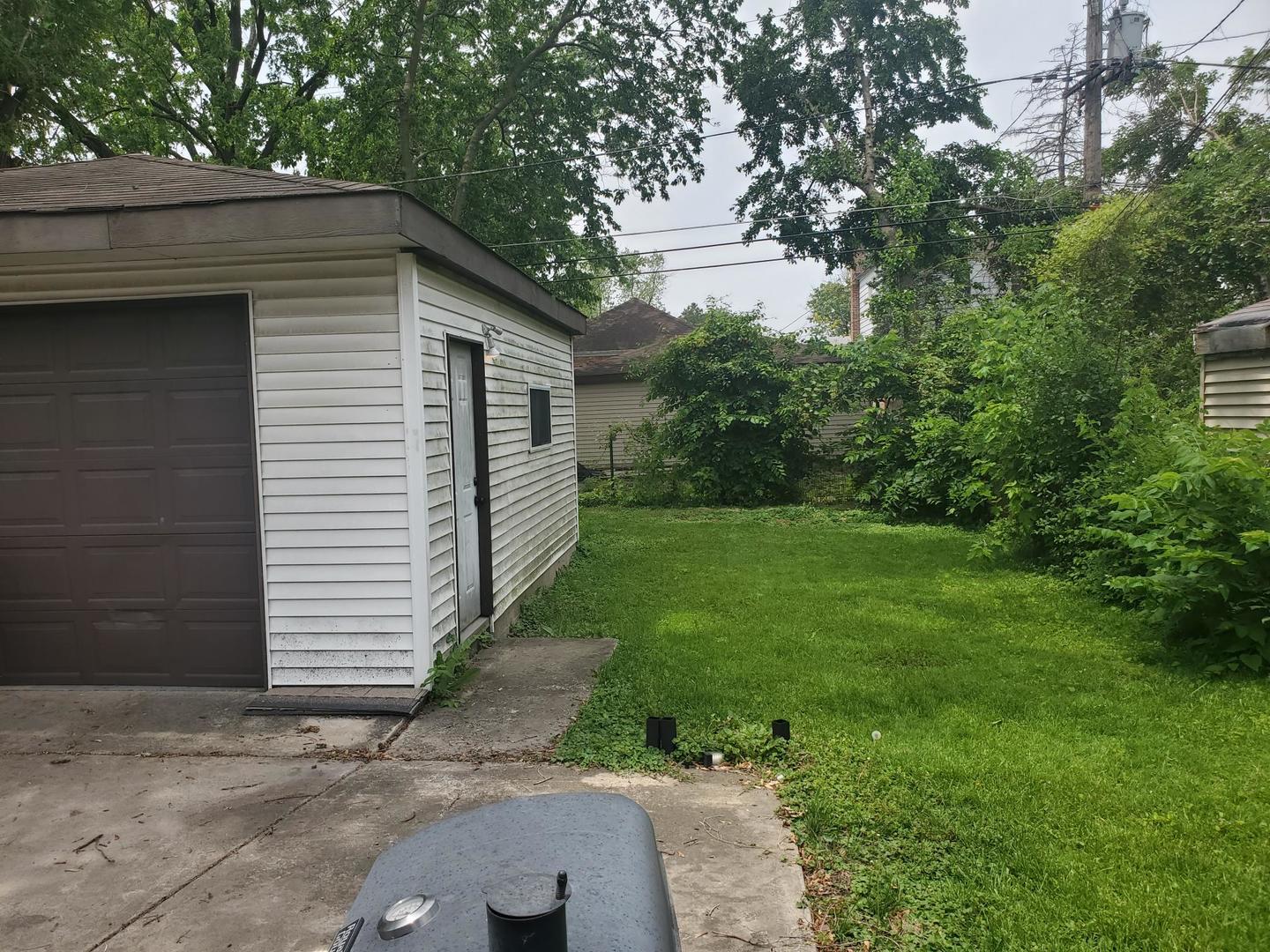 2422 12th Avenue Broadview, IL 60155 - Photo 9 of 34 a view of a back yard