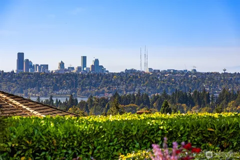 $4,950,000 | 9501 Northeast 13th Street, Clyde Hill, WA 98004