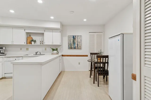 $199,000 | 3412 Oak Ridge Road, Unit 211, Minnetonka, MN 55305