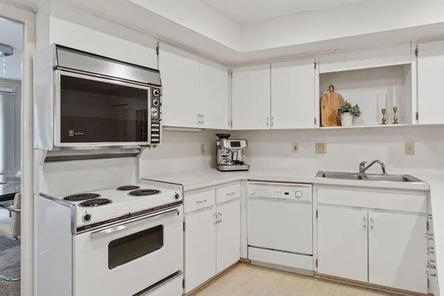 $199,000 | 3412 Oak Ridge Road, Unit 211, Minnetonka, MN 55305