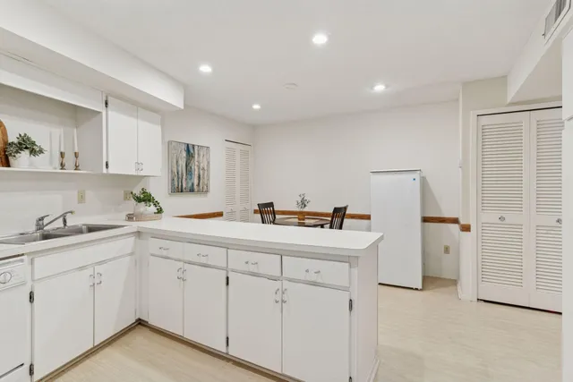 $199,000 | 3412 Oak Ridge Road, Unit 211, Minnetonka, MN 55305