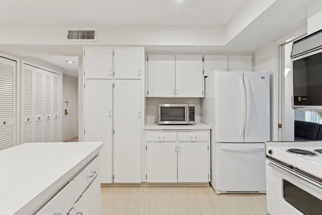 $199,000 | 3412 Oak Ridge Road, Unit 211, Minnetonka, MN 55305