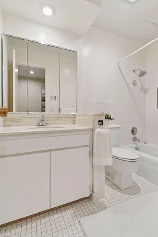 $199,000 | 3412 Oak Ridge Road, Unit 211, Minnetonka, MN 55305