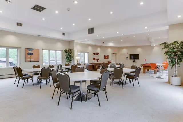 $199,000 | 3412 Oak Ridge Road, Unit 211, Minnetonka, MN 55305