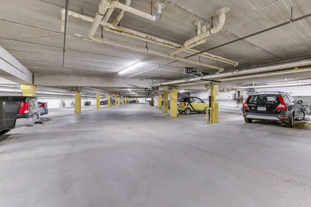 $199,000 | 3412 Oak Ridge Road, Unit 211, Minnetonka, MN 55305