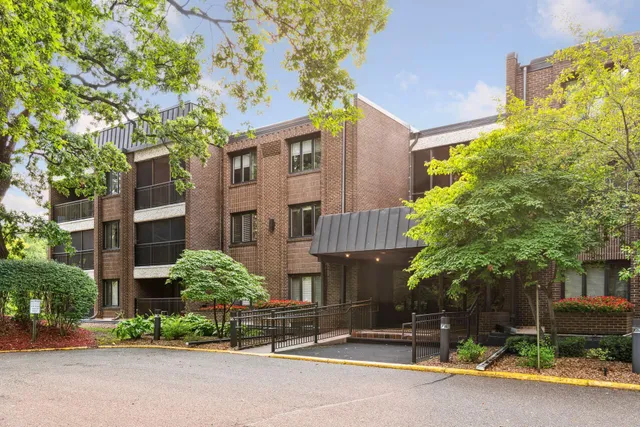 $199,000 | 3412 Oak Ridge Road, Unit 211, Minnetonka, MN 55305