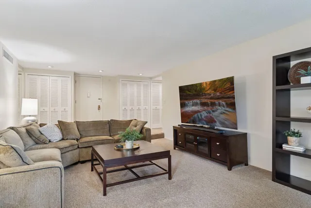 $199,000 | 3412 Oak Ridge Road, Unit 211, Minnetonka, MN 55305