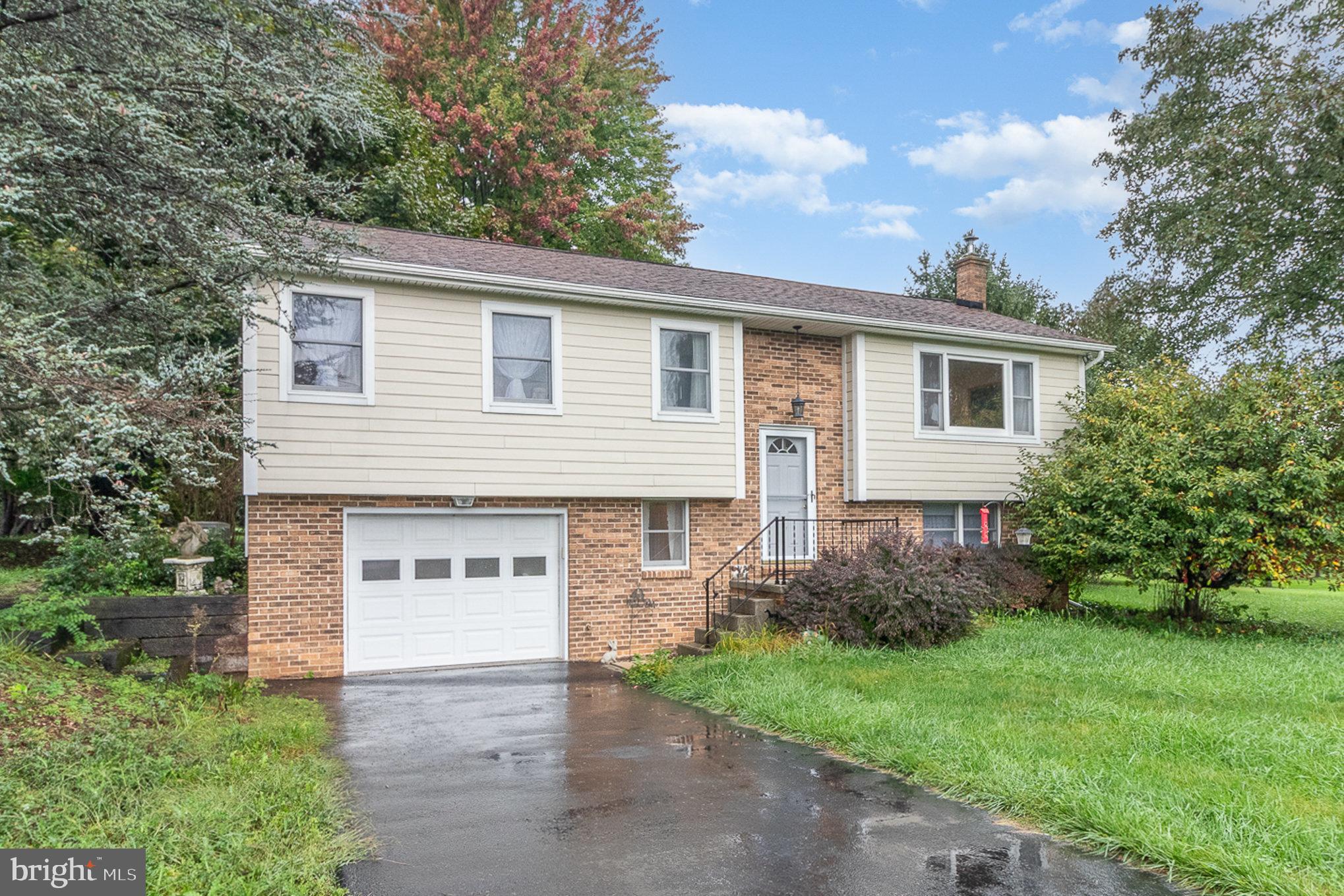 468 Mountain Road Boiling Springs, PA 17007 - Photo 3 of 26 Gallery Image 3