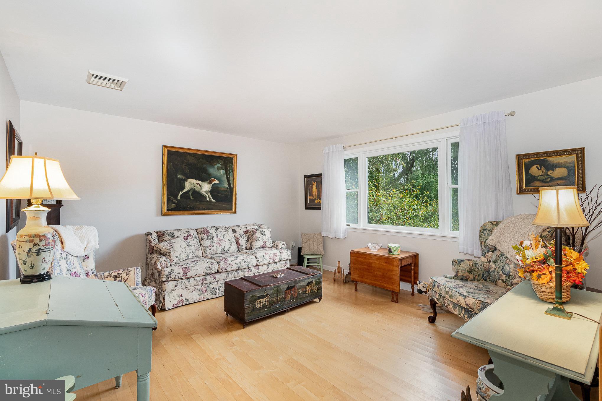 468 Mountain Road Boiling Springs, PA 17007 - Photo 4 of 26 Gallery Image 4