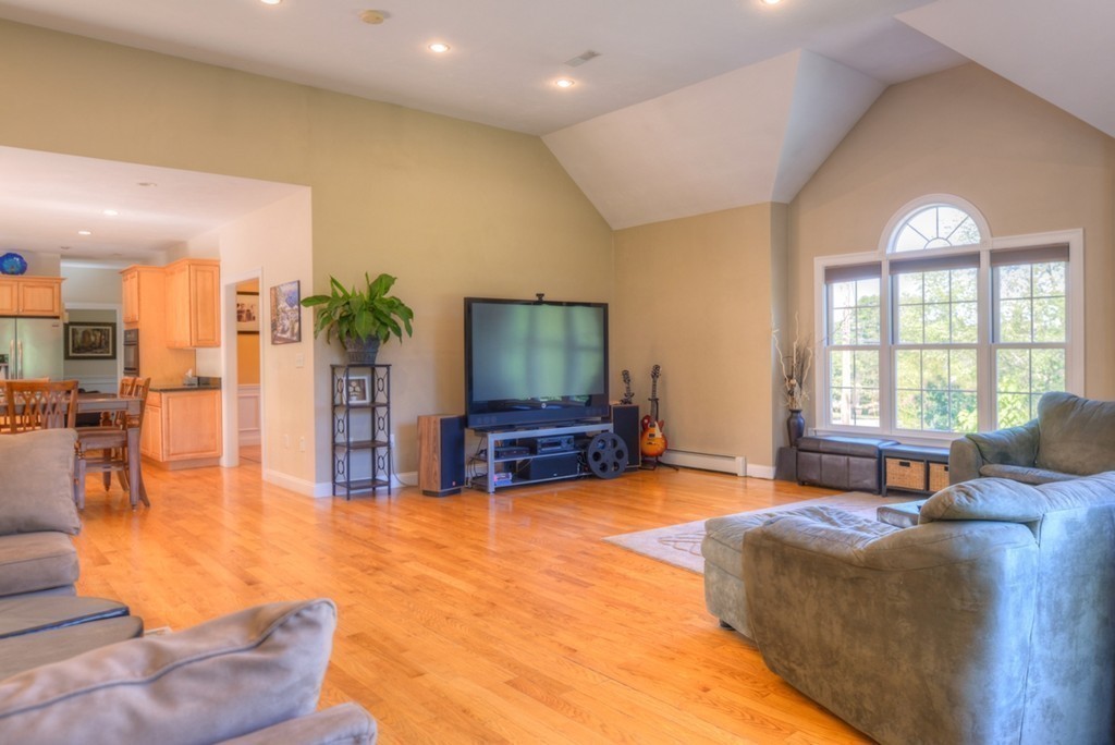 31 East Street Middleton, MA 01949 - Photo 8 of 28