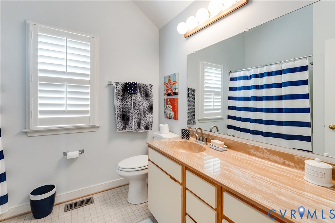 65 Oyster Shell Road, Unit 10 Deltaville, VA 23043 - Photo 21 of 46