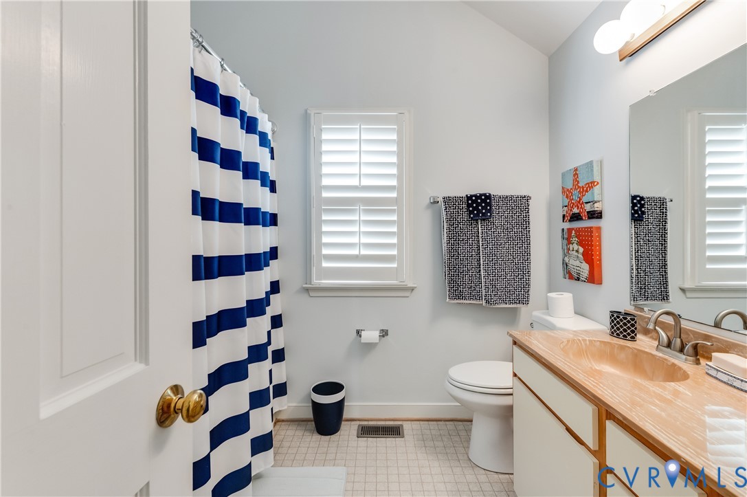 65 Oyster Shell Road, Unit 10 Deltaville, VA 23043 - Photo 22 of 46