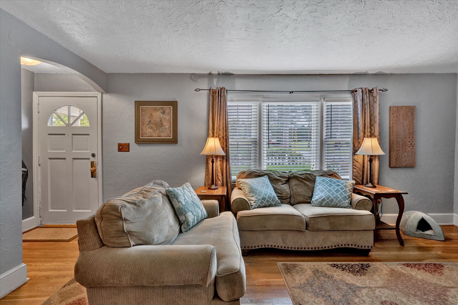 6102 Cove Road Roanoke, VA 24019 - Photo 6 of 31 DSC4903
