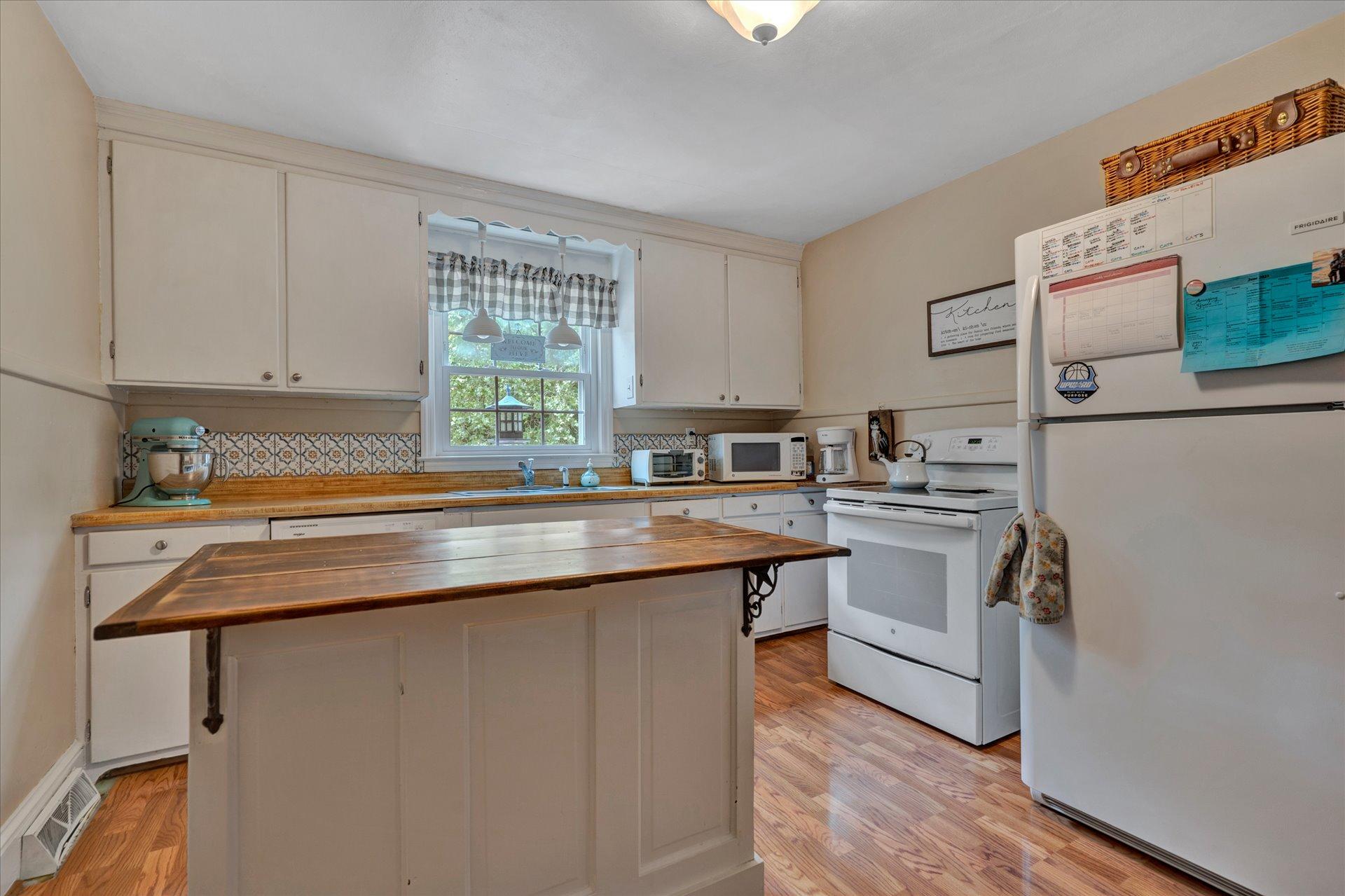6102 Cove Road Roanoke, VA 24019 - Photo 7 of 31 07-DSC4906