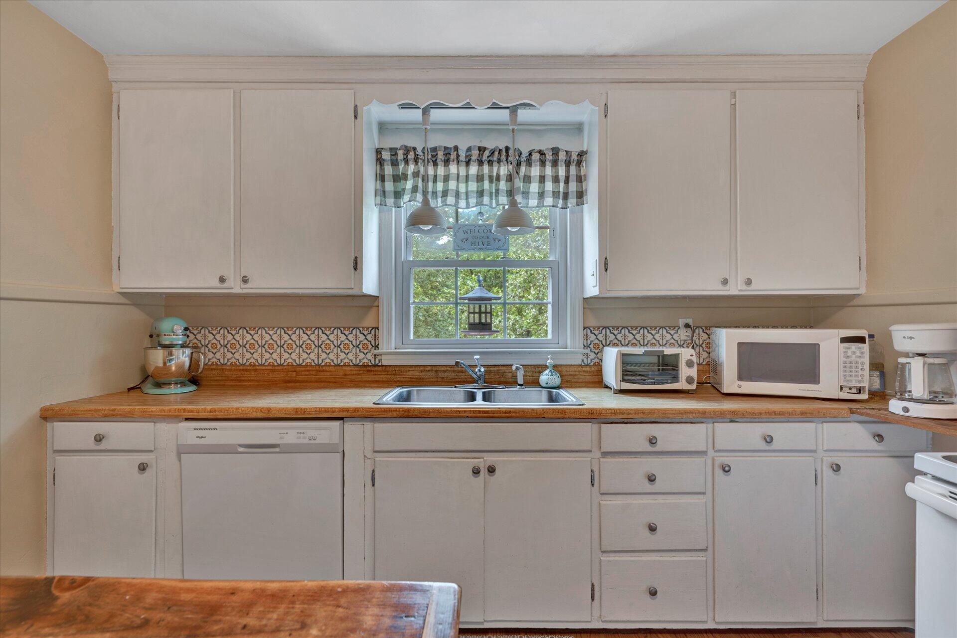 6102 Cove Road Roanoke, VA 24019 - Photo 8 of 31 08-DSC4909