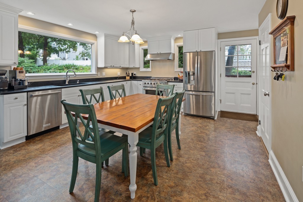 20 Cochato Road Braintree, MA 02184 - Photo 3 of 24 Gallery Image 3