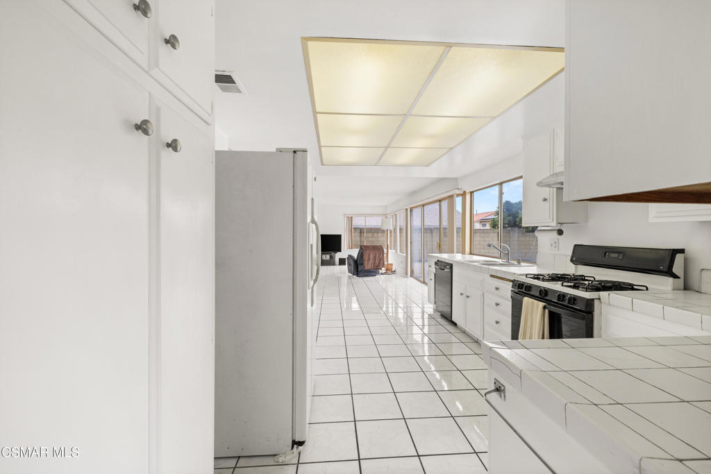 2385 North Justin Avenue Simi Valley, CA 93065 - Photo 14 of 31