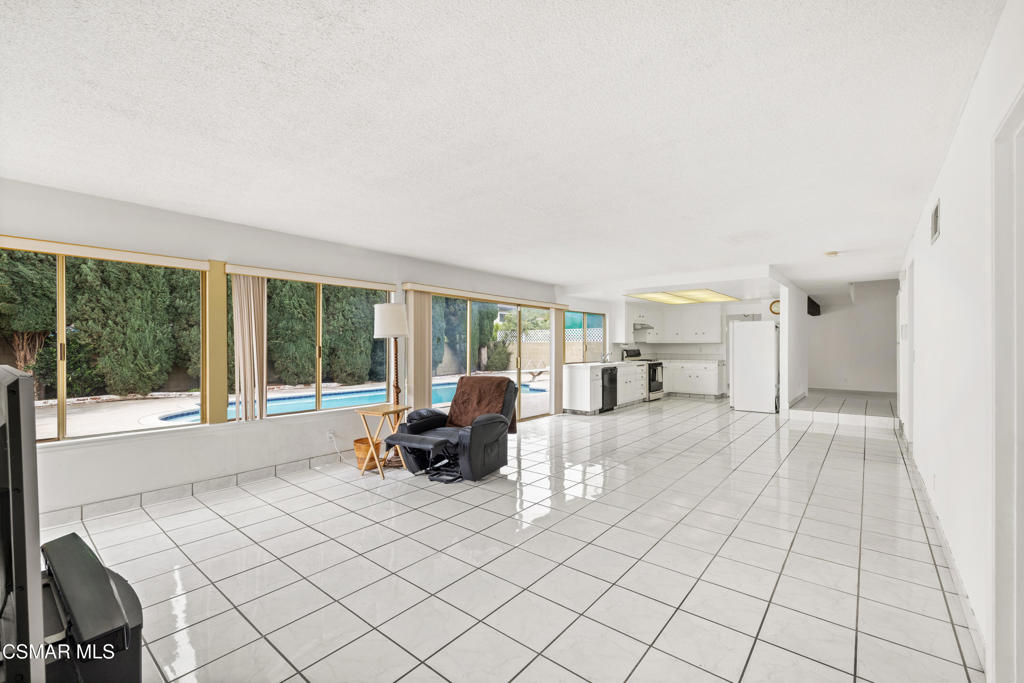 2385 North Justin Avenue Simi Valley, CA 93065 - Photo 7 of 31