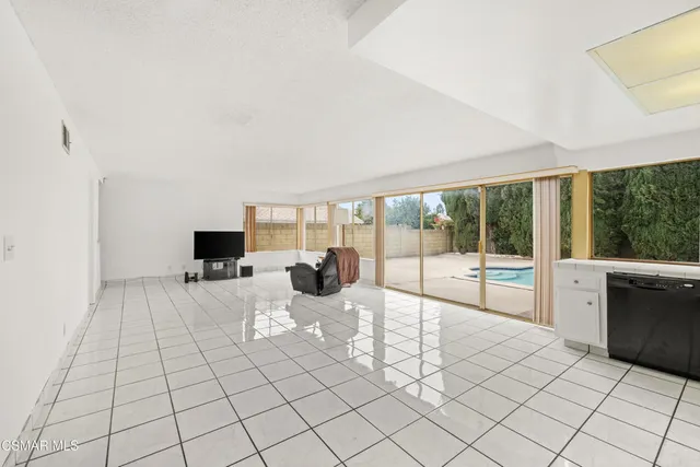 $820,000 | 2385 North Justin Avenue, Simi Valley, CA 93065