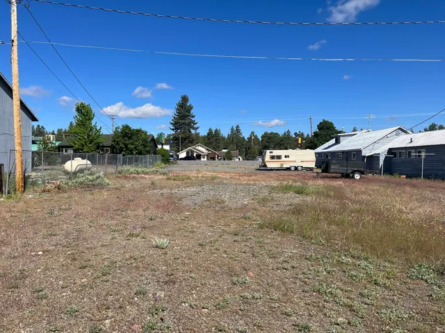 a view of outdoor space with city view