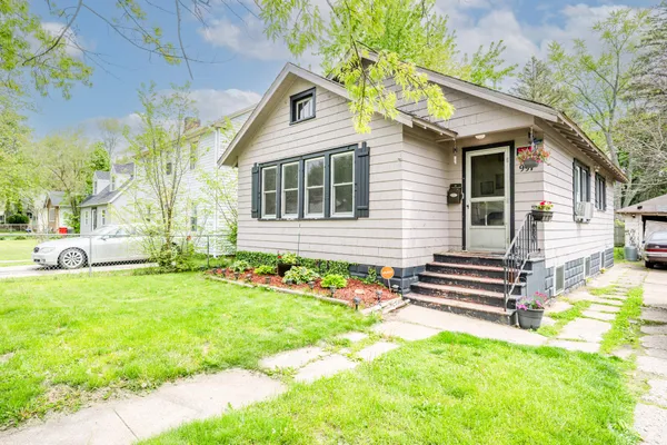$90,000 | 991 Ogden Avenue, Benton Harbor, MI 49022
