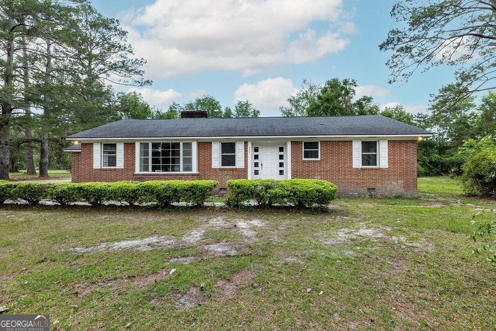 405 Springfield Avenue Guyton, GA 31312 - Photo 1 of 39 front view of a house with garden yard and a large tree