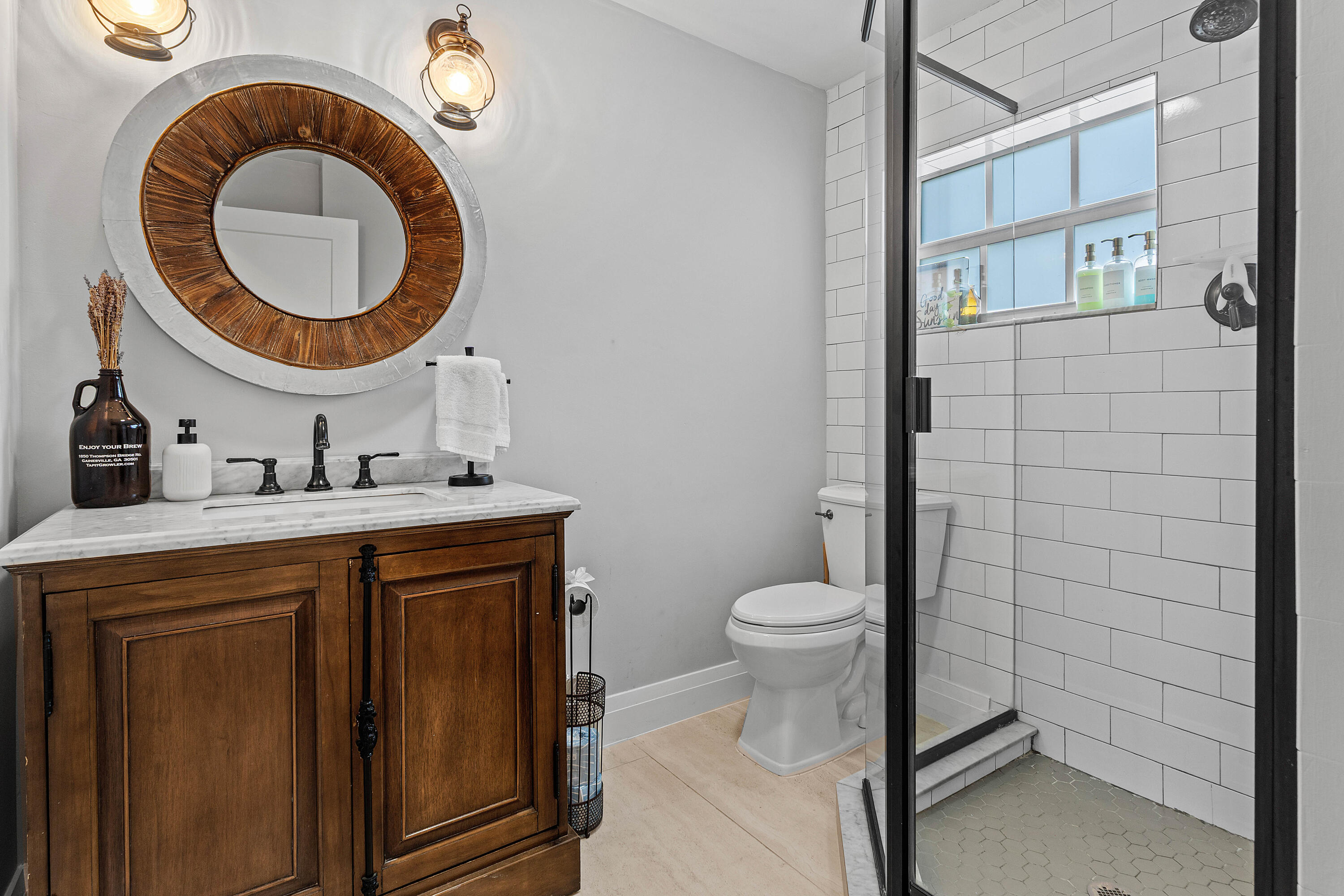 968 Laurel Road North Palm Beach, FL 33408 - Photo 21 of 53 Guest Bath 1