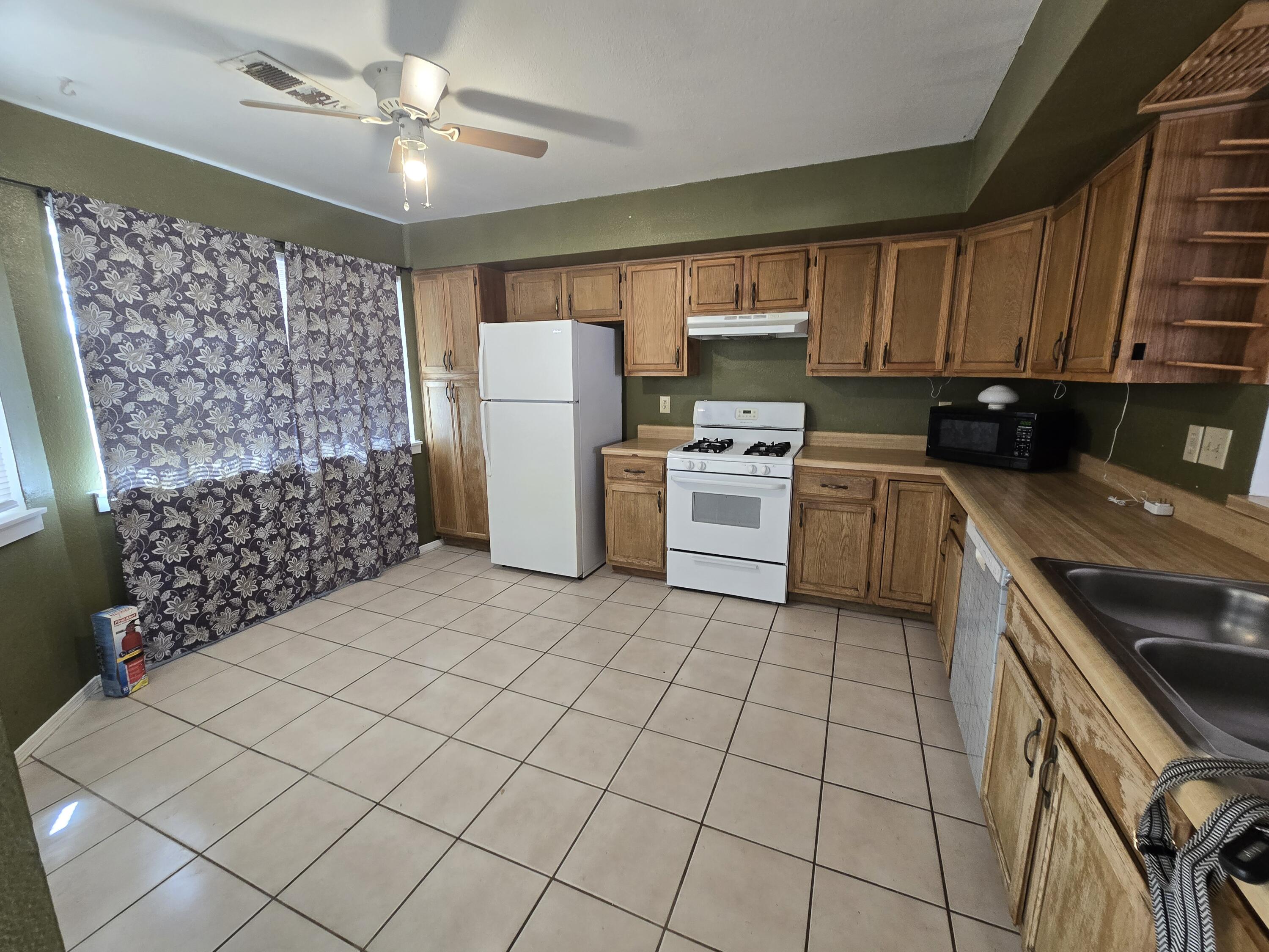 590 Hewlett Drive Northeast Rio Rancho, NM 87124 - Photo 4 of 20 Gallery Image 4